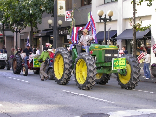 tractorcade1_full (254K)